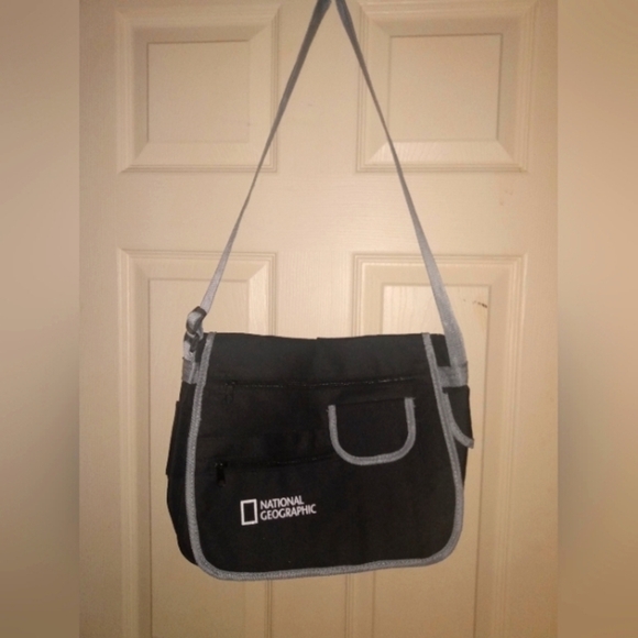 National Geographic Laptop Messenger Bag - Picture 1 of 4